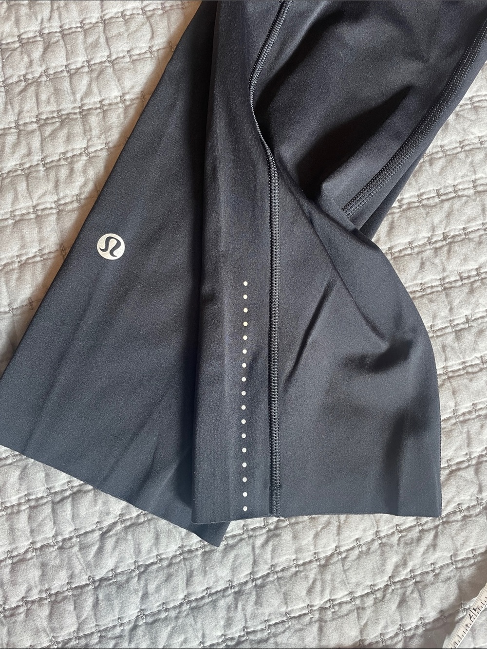 Lululemon Athletics Cropped Leggings 4 - Picture 7 of 8